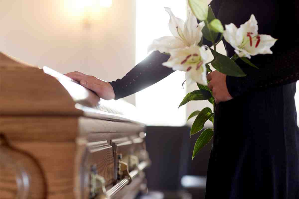 cosa accade se la famiglia non ha fondi per pagare un funerale