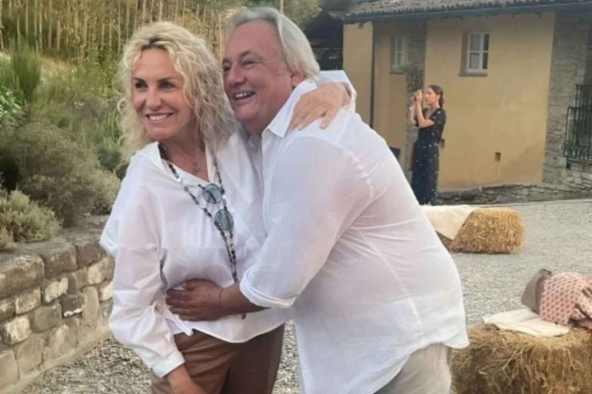 Antonella Clerici e Alfio Botteri insieme fuori dallo studio 